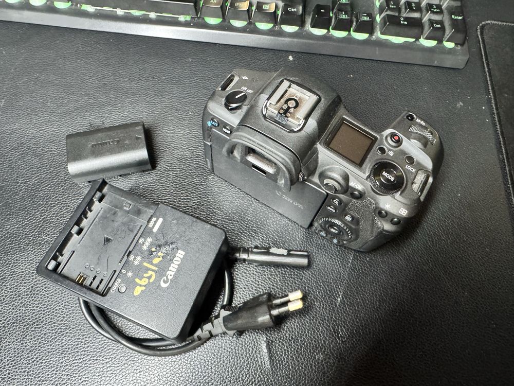 Canon r5 noviy bodiy batariya zaryatishnik