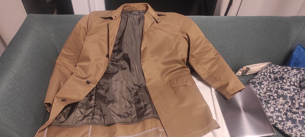Pardesiu ZARA cu căptușeală_ 54