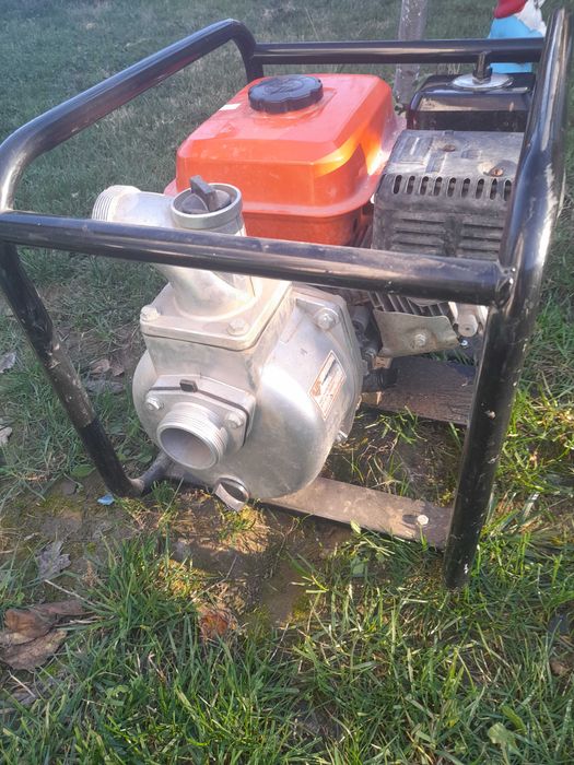 Vând  motopompa ruris plus doua  furtune de 10 metri