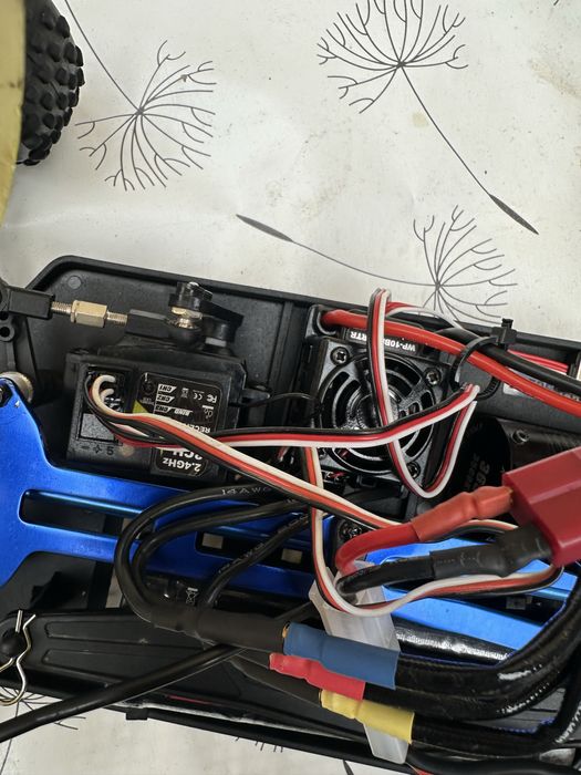 Automodel 1:10 brushless rtr