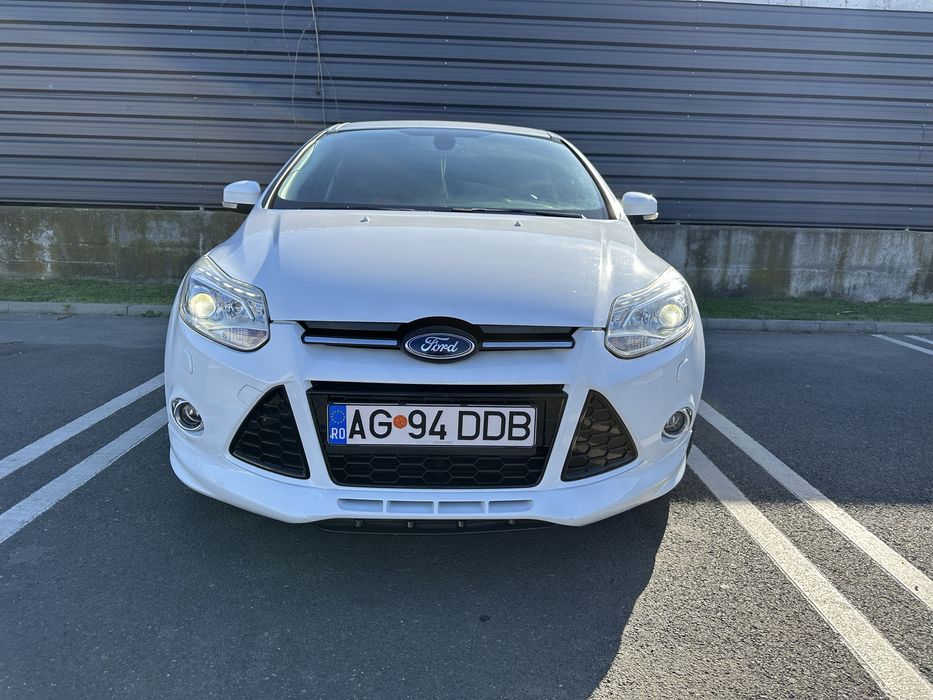 Ford Focus 1.6 EcoBoost 182 cp pachet Zetec