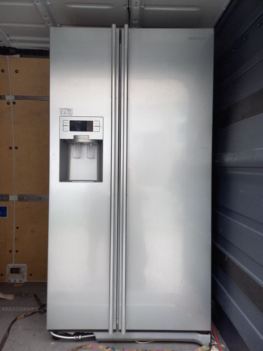 Продавам инвенторен хладилник samsung