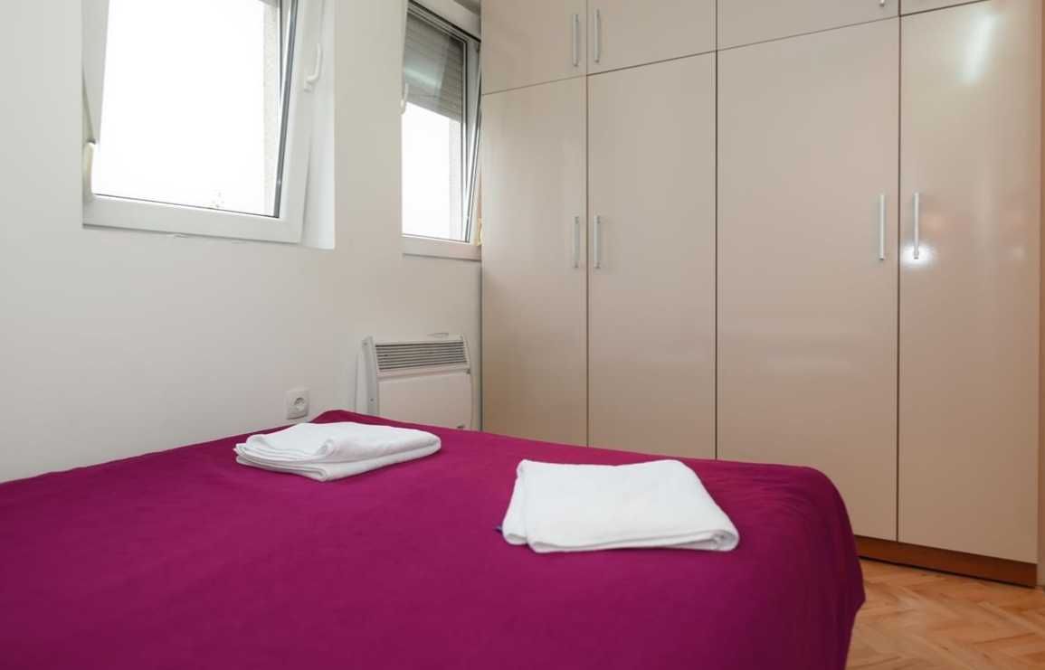 Дава се под наем Тристаен апартамент в Пловдив, Център - 80 кв.м за 214.2 € - Снимка #2