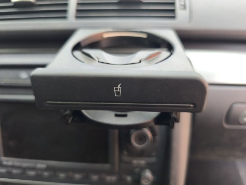 Поставка за чаша/Къпхолдер Audi A4 B6/B7