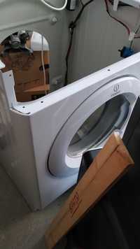 Предлагам повредена пералня машина за части Индезит XWA61051