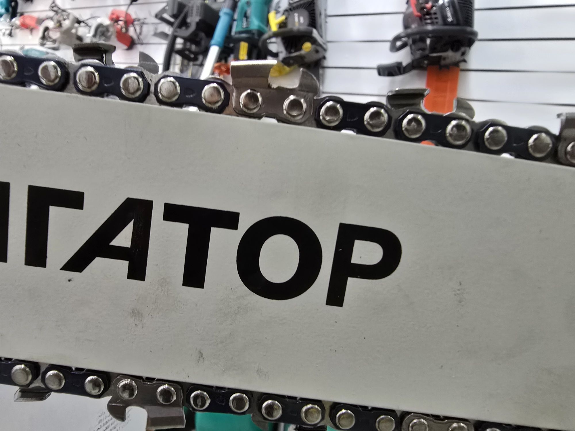 Benzinli arra Alligator. Yangi. Бензопила Аллигатор Новая