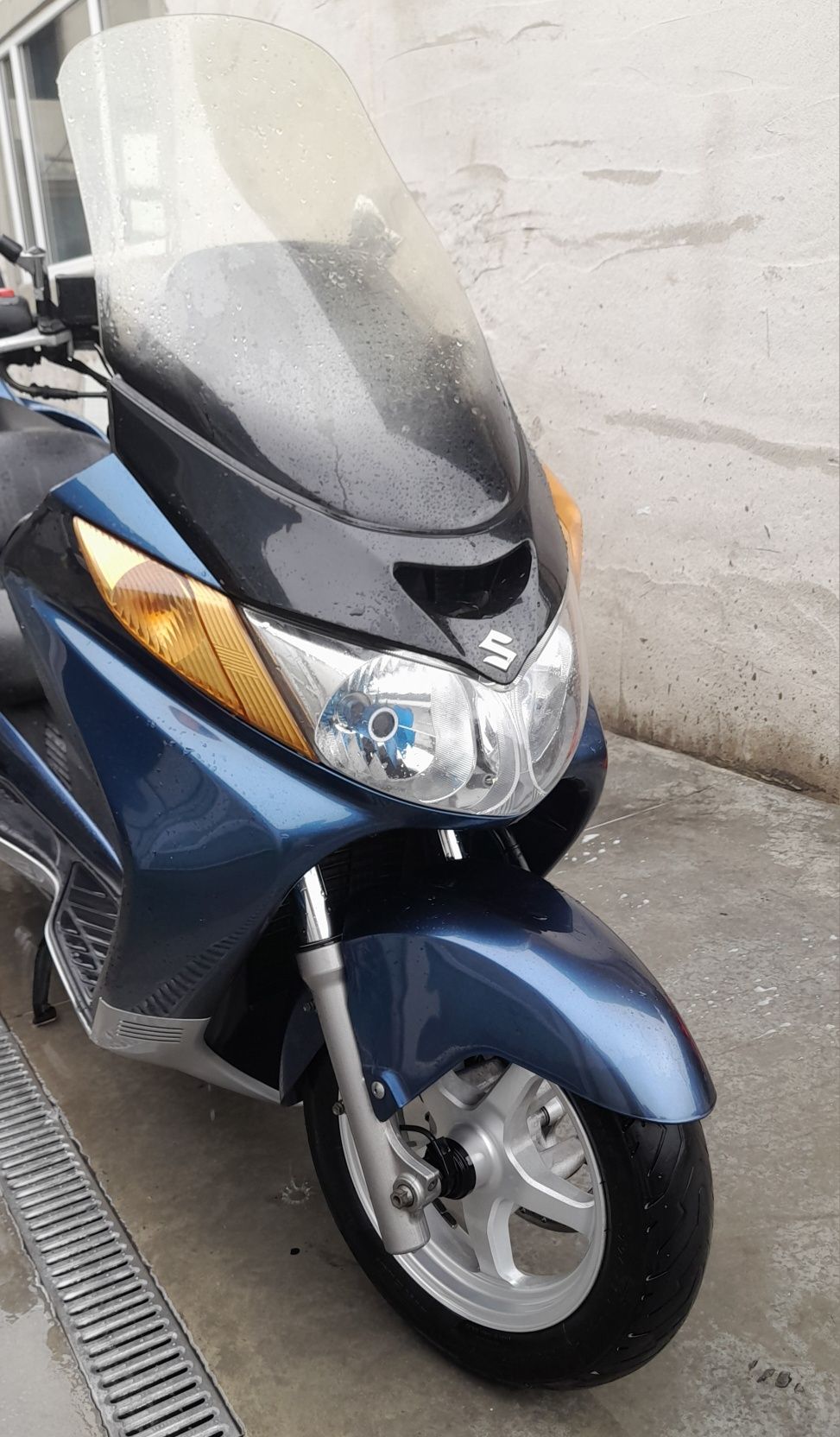 Suzuki burgman 400 preț fix.