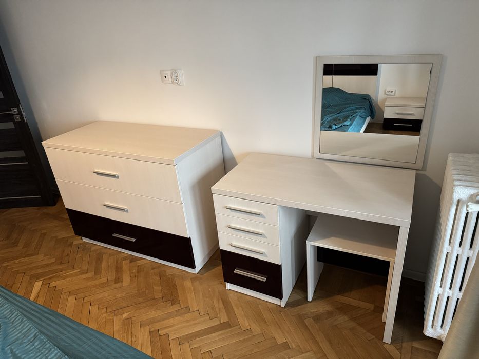 Dormitor Complet: Pat, saltea, dulap, noptiere, comoda, masa machiaj