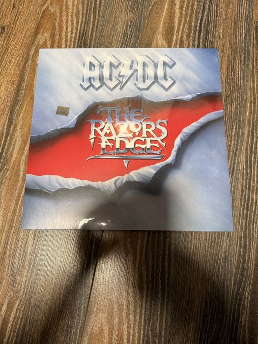 Продавам чисто нови грамофонни плочи