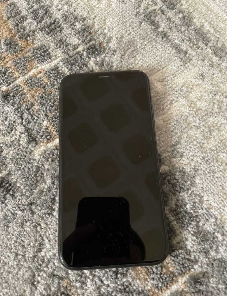 Продам iPhone XR