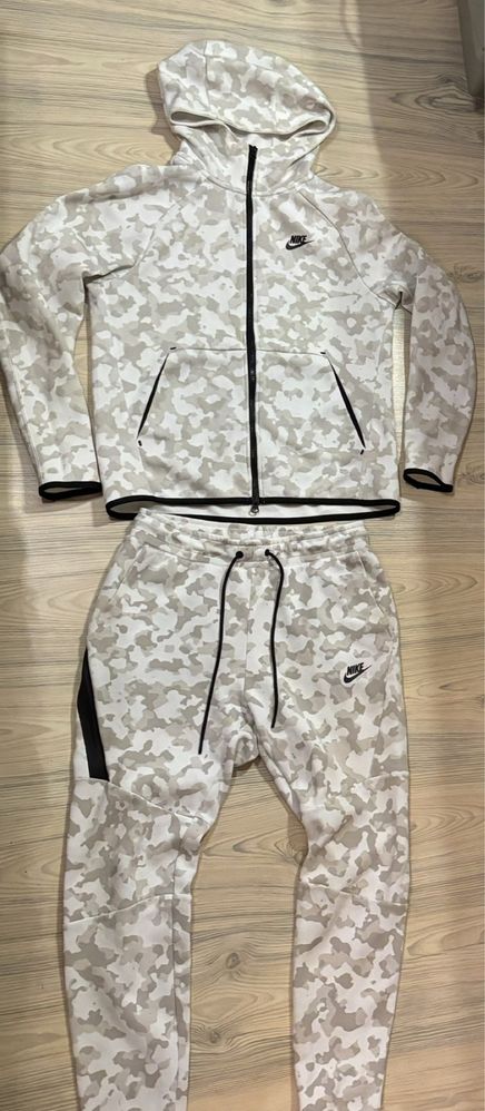 Рядък Nike Tech Fleece мъжки екип