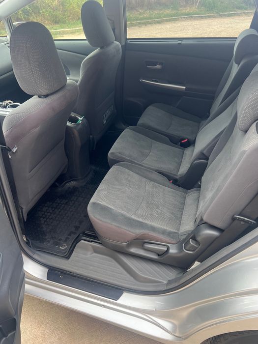 2013 Тойота Приус Плюс