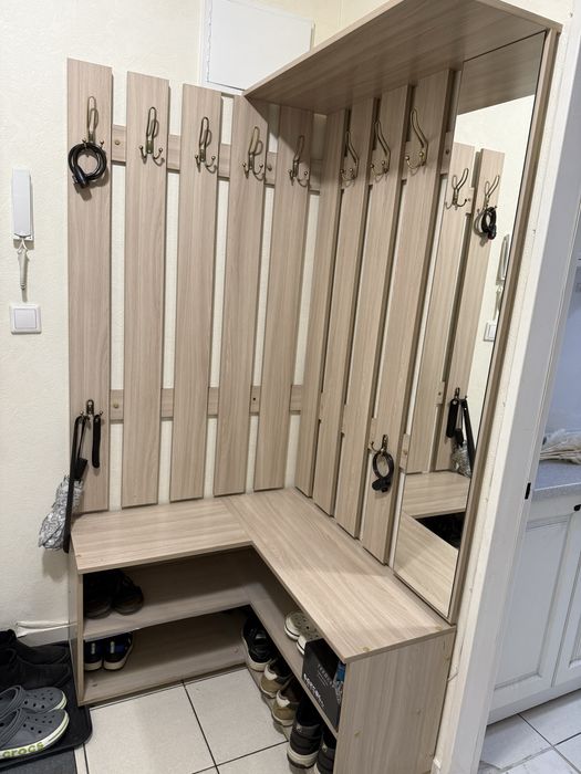 Продам прихожую для одежды.