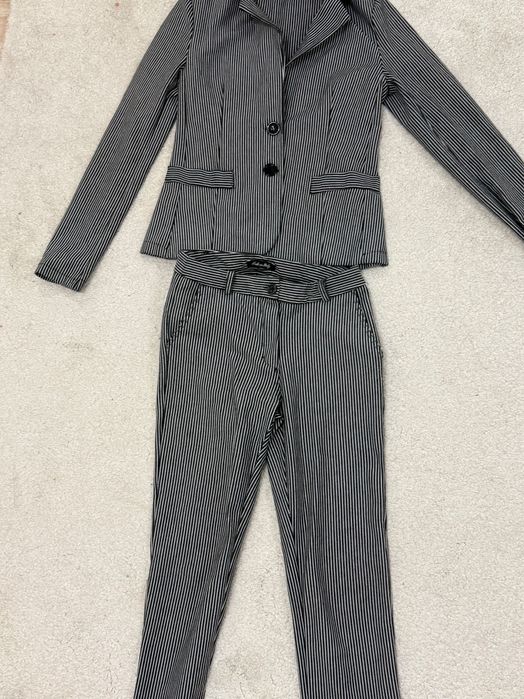 Дамски комплект сиво райе