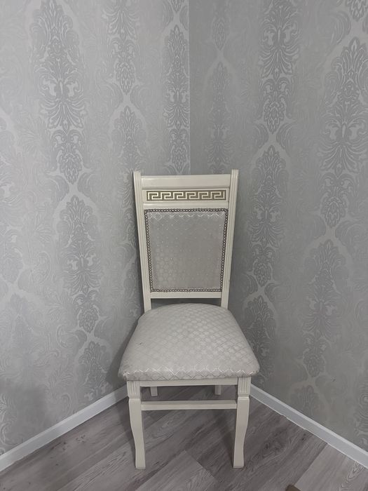 Продам стулья, кровать и стол