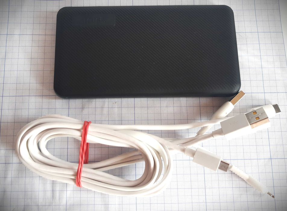 TRUST Primo Powerbank 10000 mAh ECO + 3 cabluri telefoane