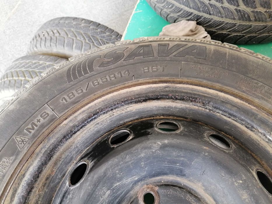 продавам гуми 14 цола  с железни джанти 14 цола