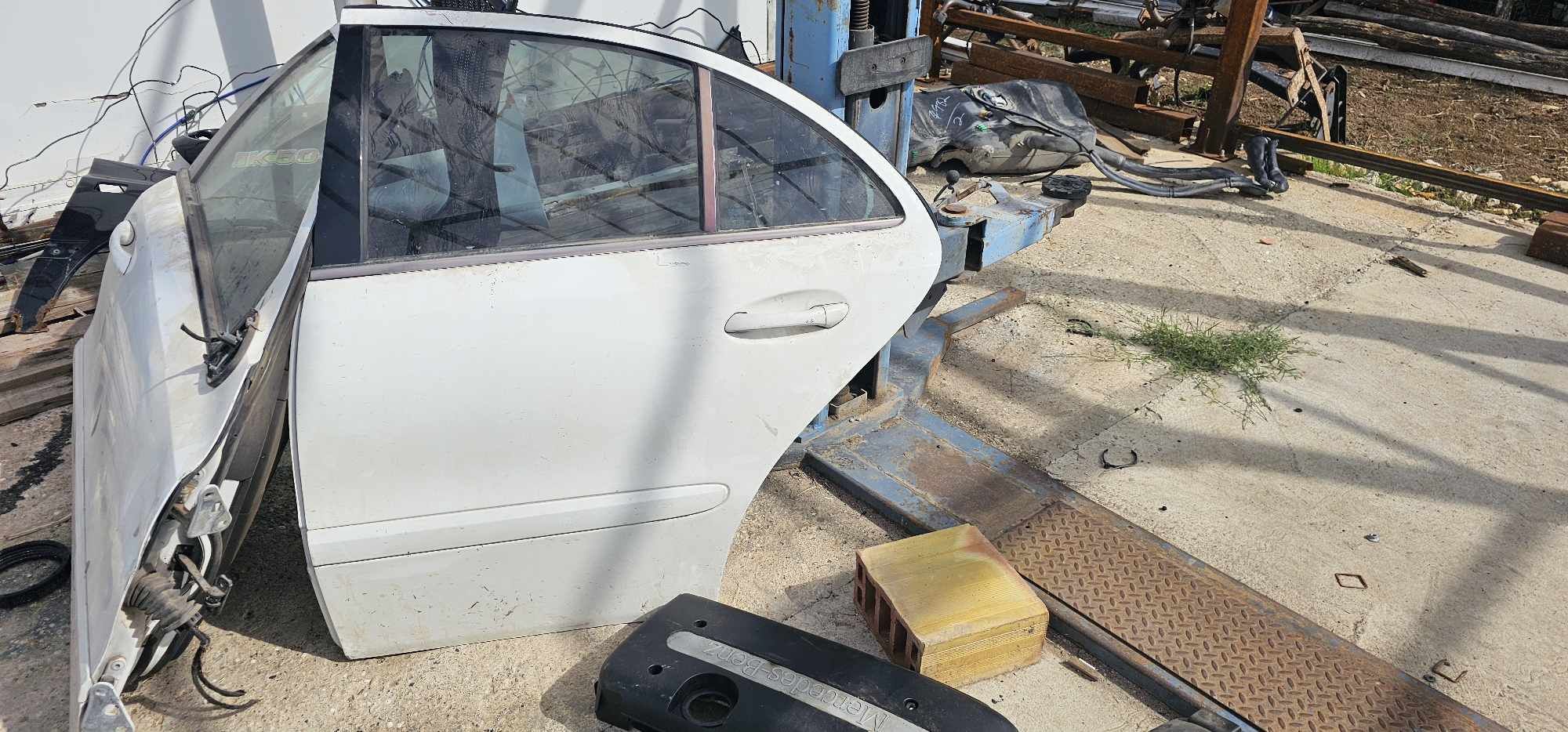 Части останали от Мерцедес Е220 CDI EVO