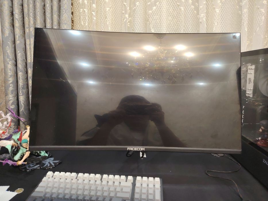 Facecom gaming monitor