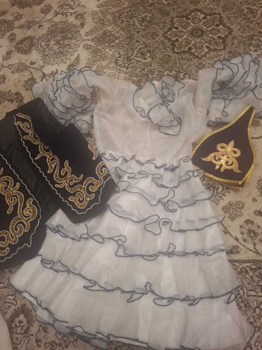 продам казахский костюм для девочки 6-8 лет