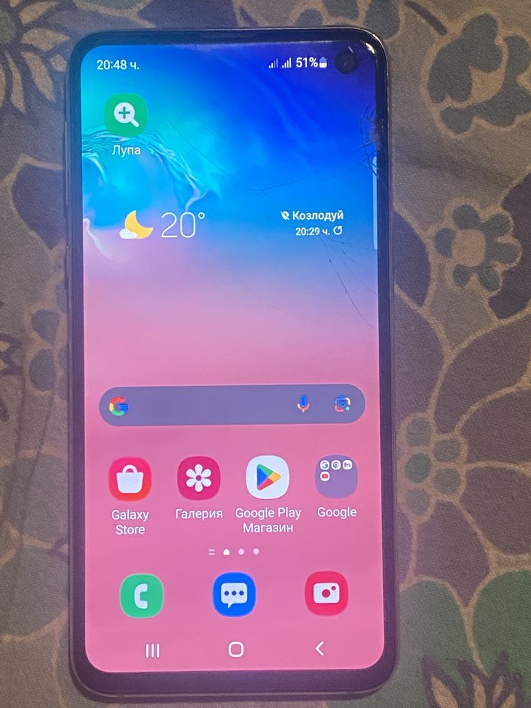 Продавам samsung s10e