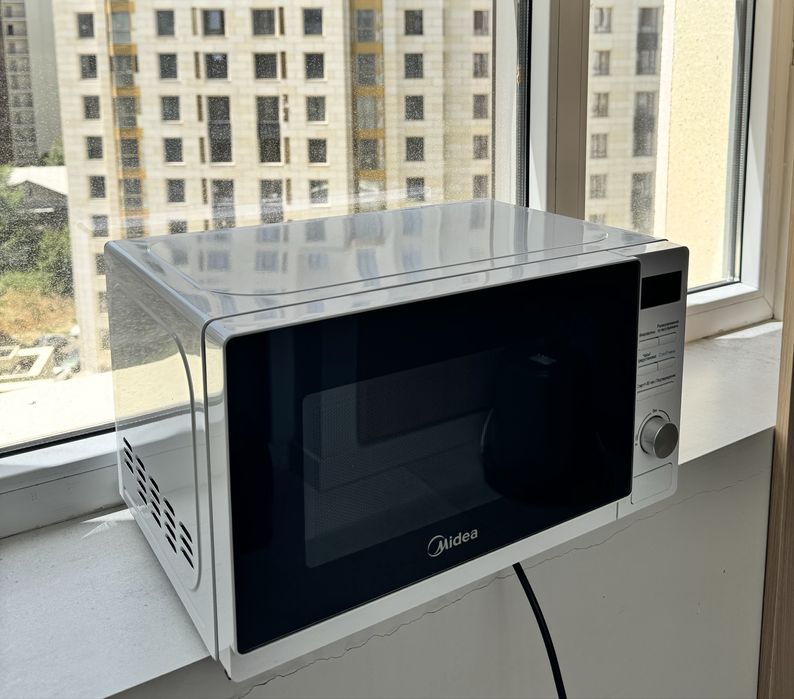 Продам микроволновку Midea