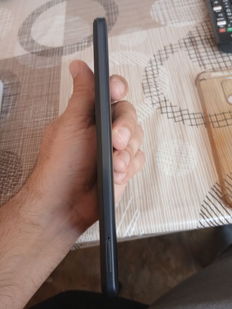 Продавам REDMI12 C