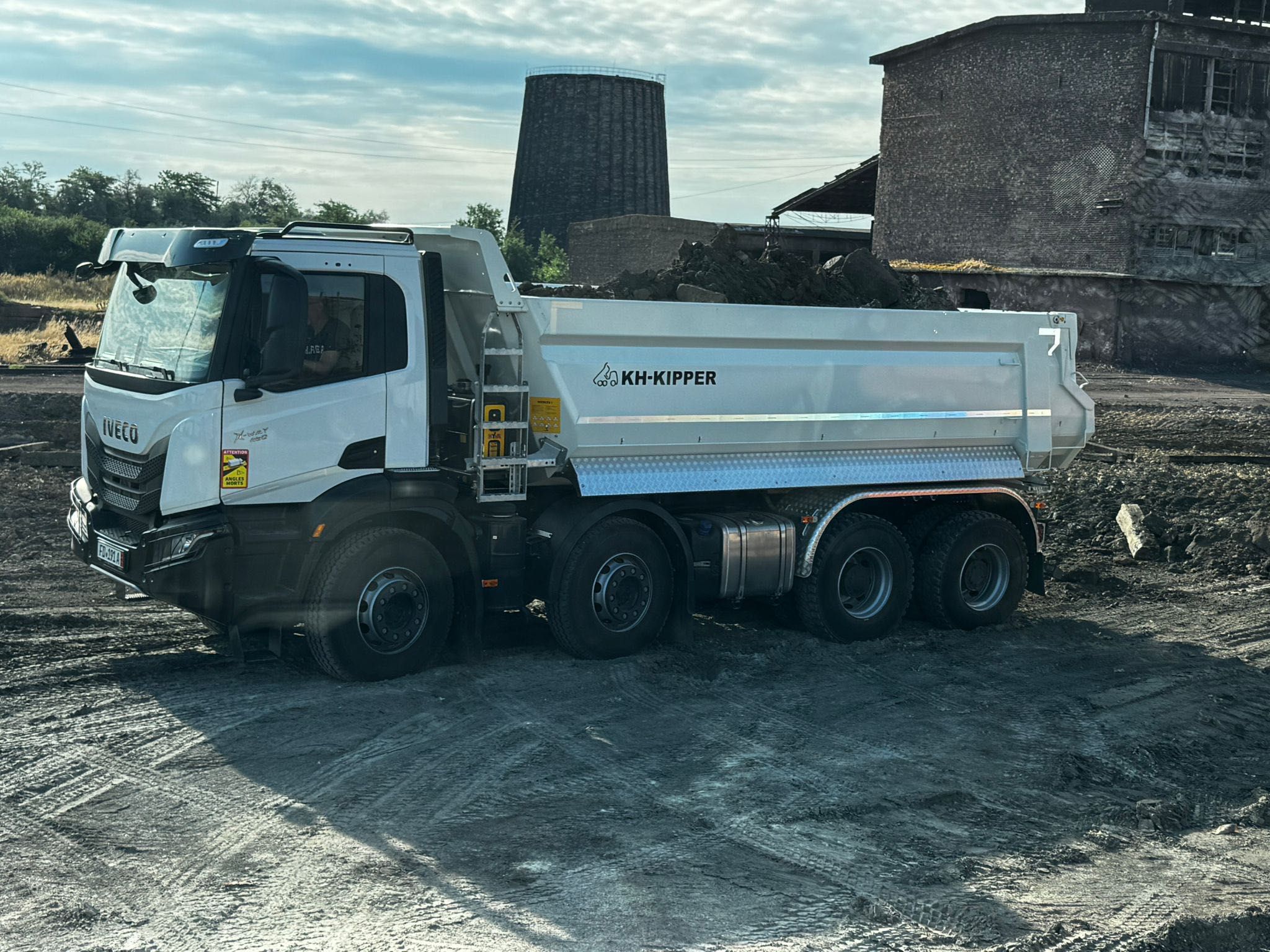Închirieri Buldoexcavator,Camioane,Utilaje