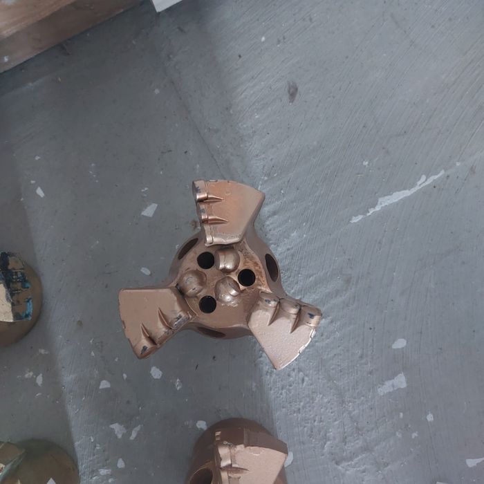 Vând utilaj de forat fîntîni