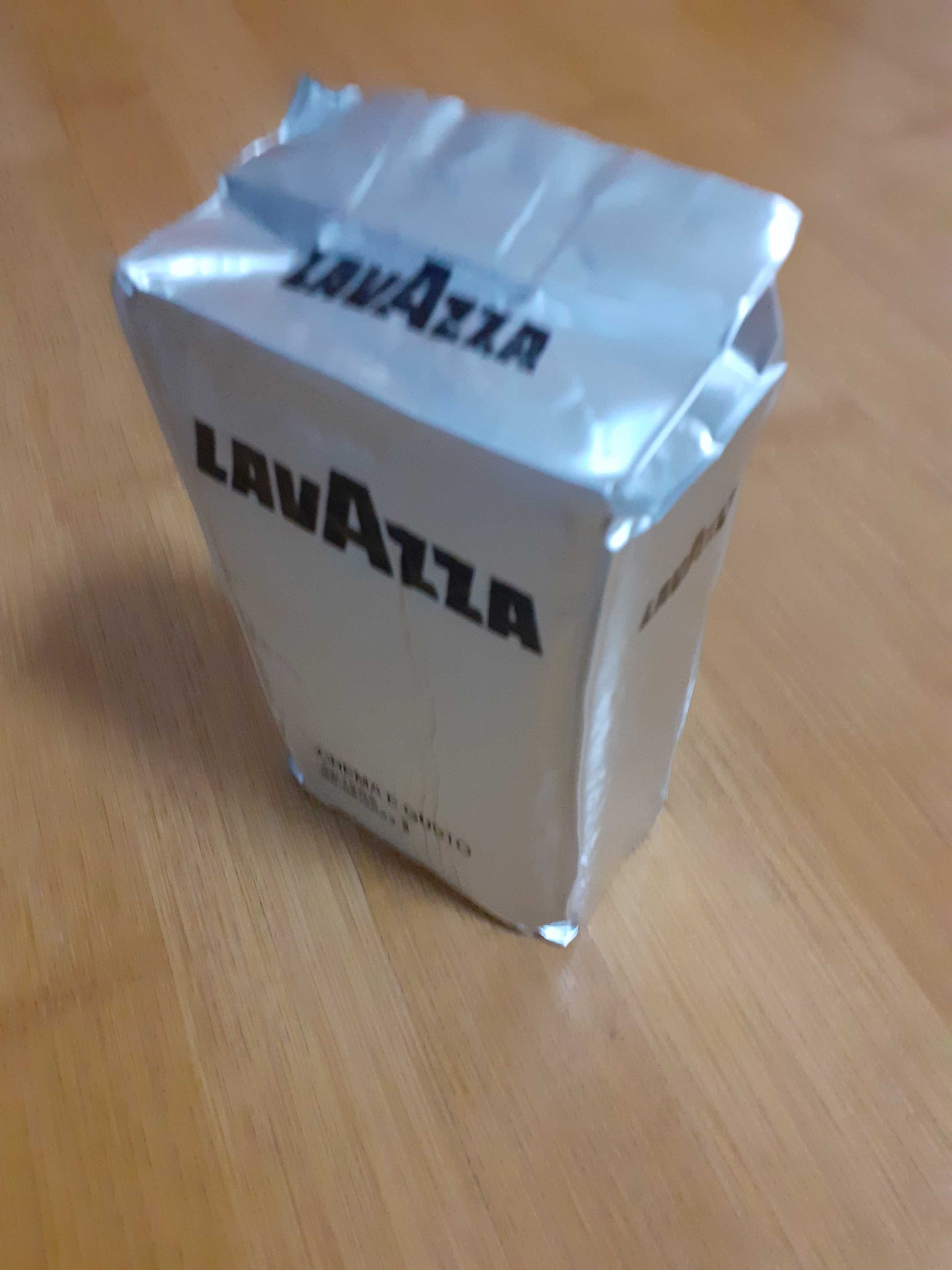 Vand cafea Lavazza punga de 250 grame - pret de 20 ron punga