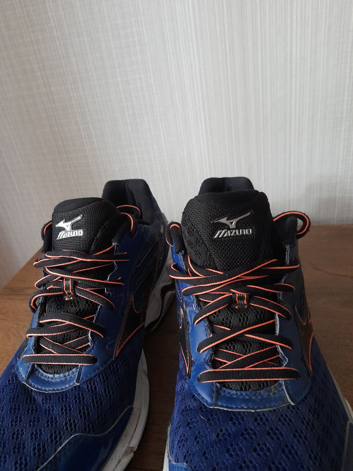 Mizuno wave inspire 12 маратонки 42 номер.