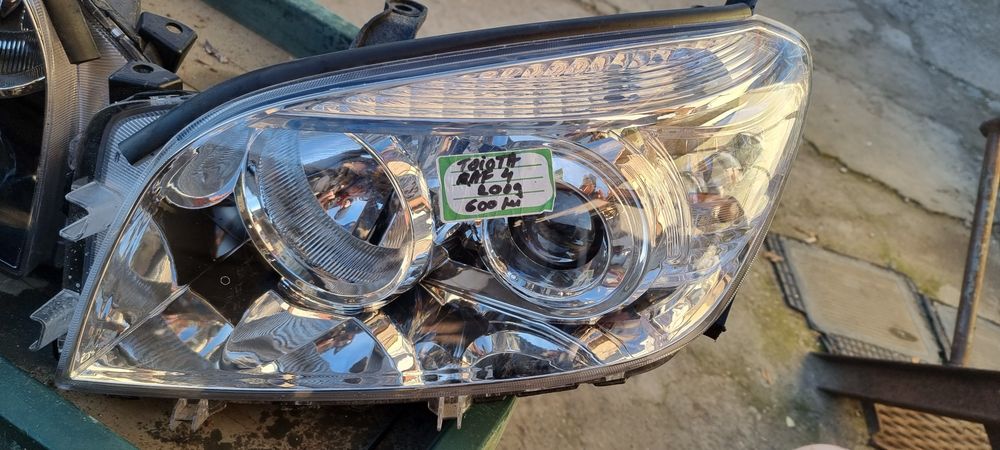 Faruri noi toyota rav-4 2009. Stanga Dreapta.