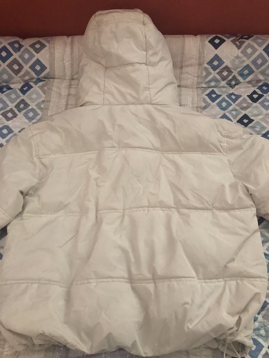 Бяло късо яке на Зара