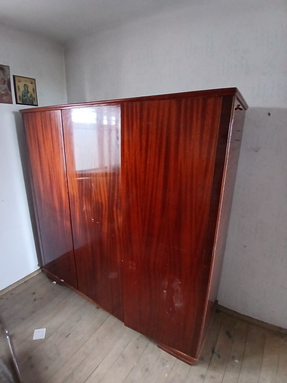 Vand șifonier de pe vremuri