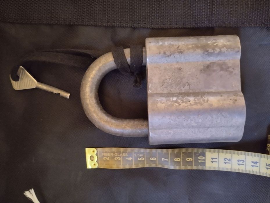 Замок навесной ( осма замок)