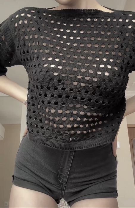 Плетен пуловер с дупки