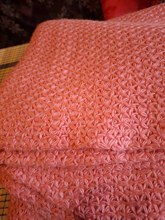 Плетена покривка за спалня