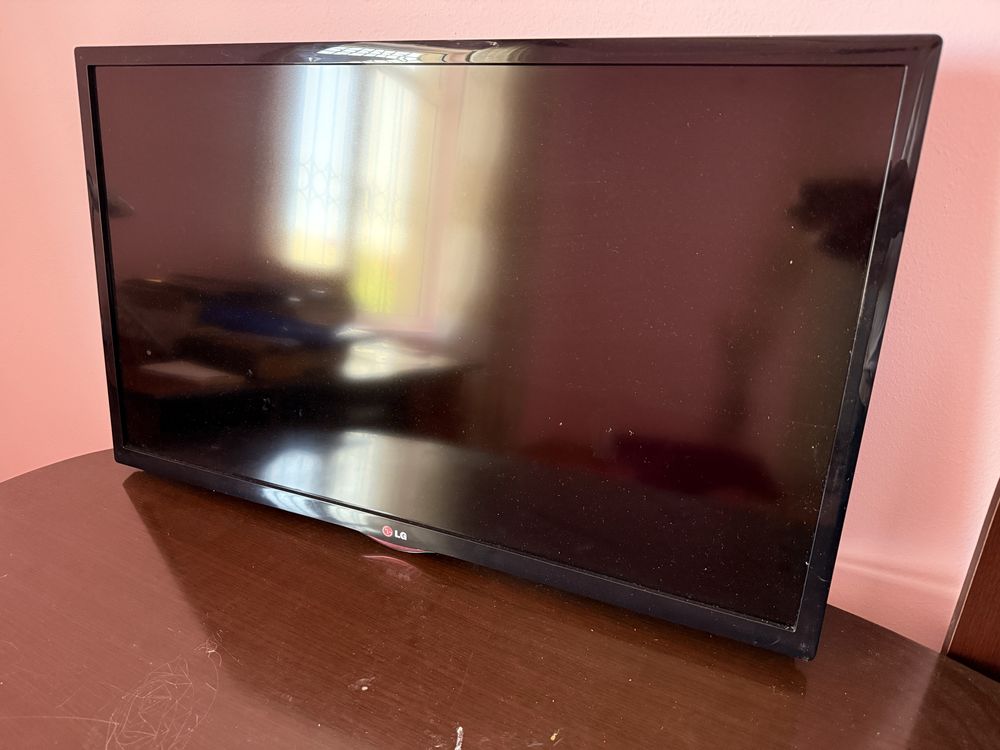 Televizor LG 32 talik zur xolatda