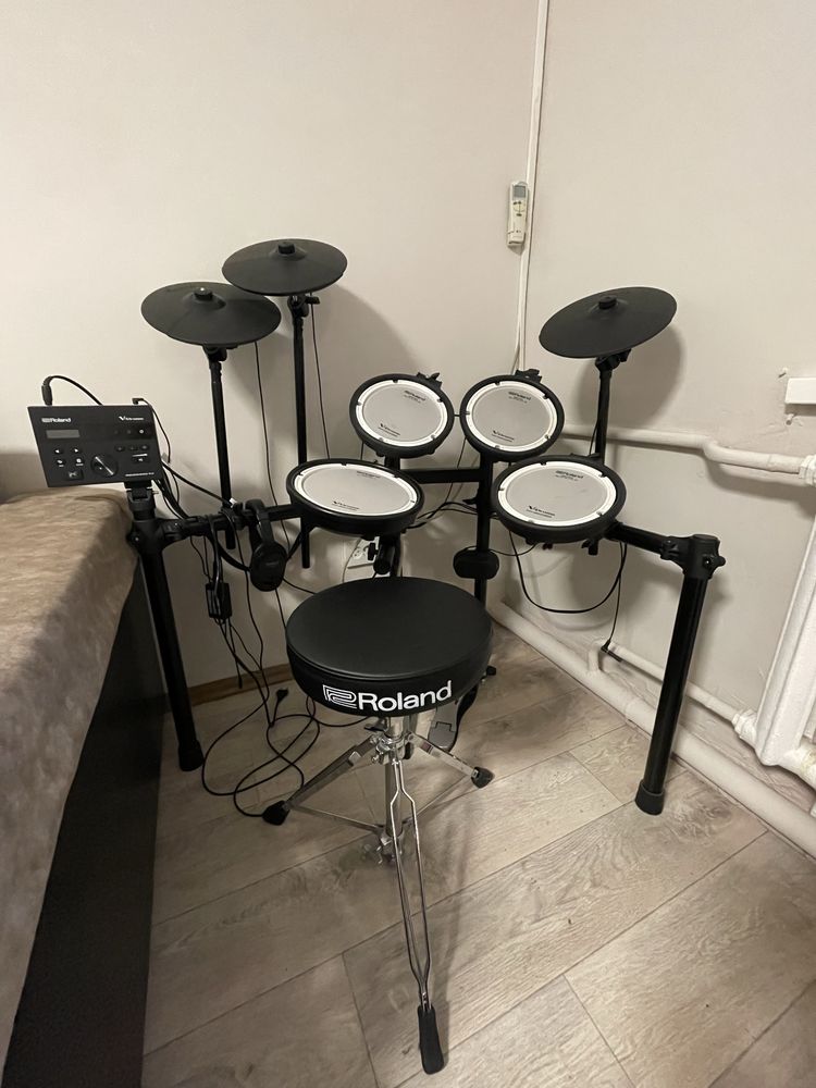 Барабанная установка Roland