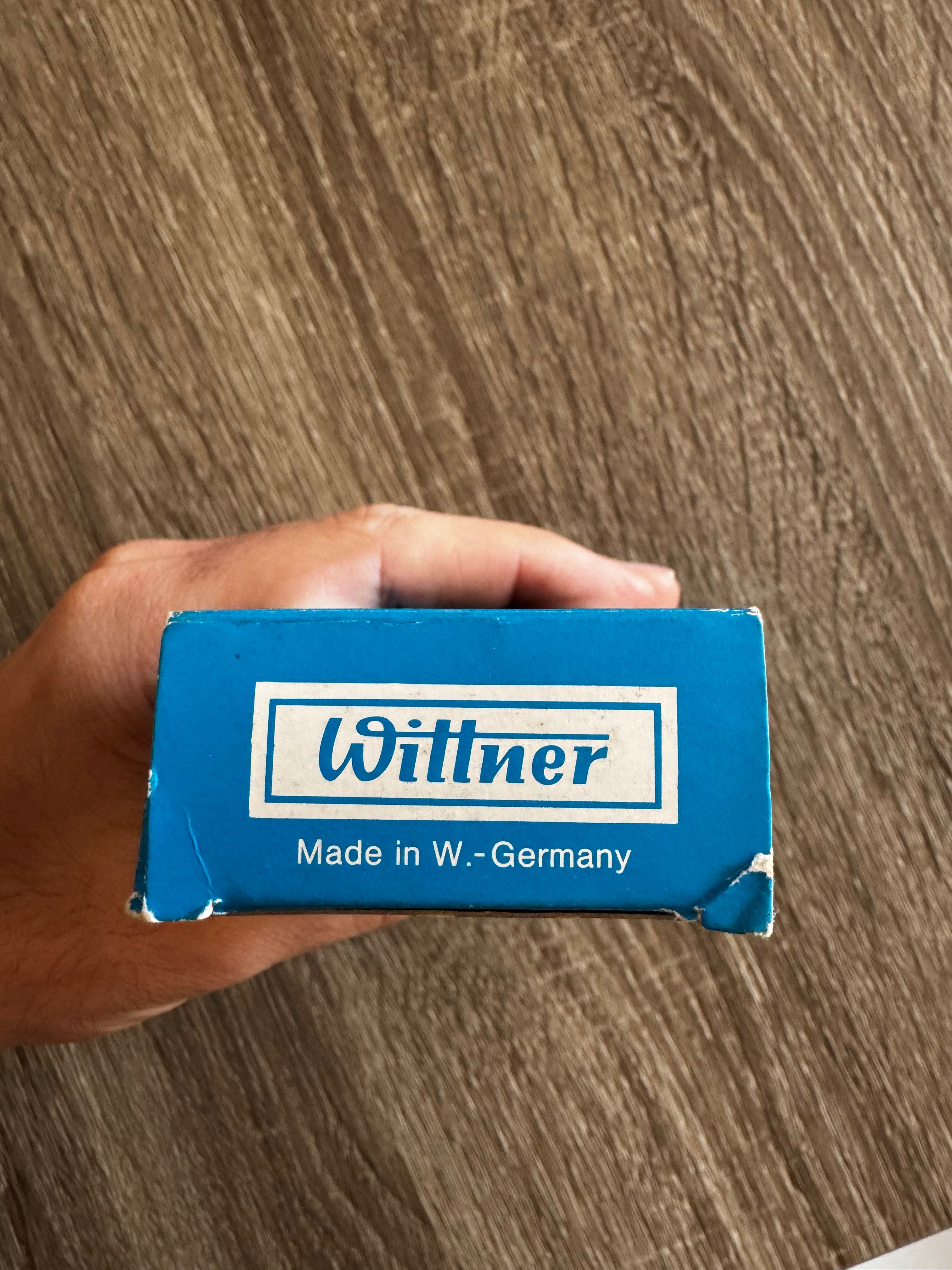 Wittner 15 1/2" - 16 1/3" размер струнник за виола модел 916131