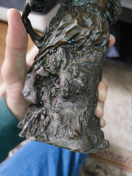 Комплект момче и момиче бронзови статуетки от 1976