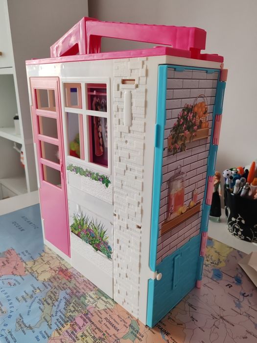 Vând jucării Barbie