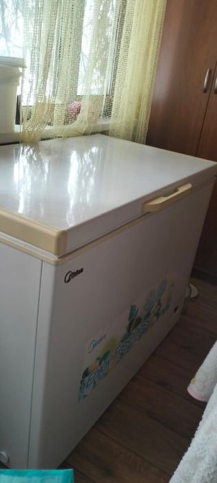 Продам морозильник