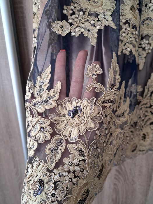 Rochie dantelă  .