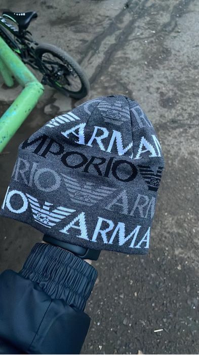 Продам шапку Emporio Armani