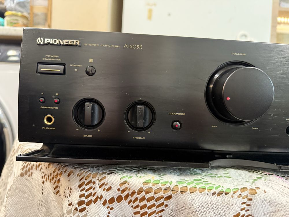 Pioneer A-605 качествен стерео усилвател