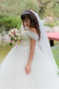 Свадебное платье ,в отличном состоянии