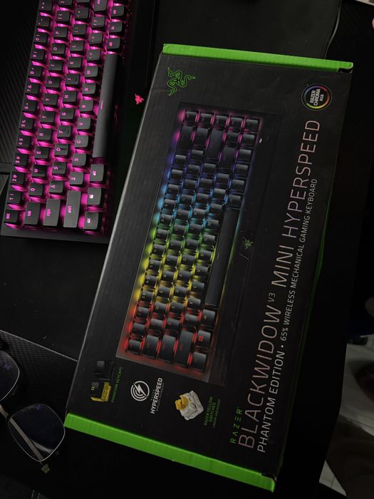 Vand tastatura razer