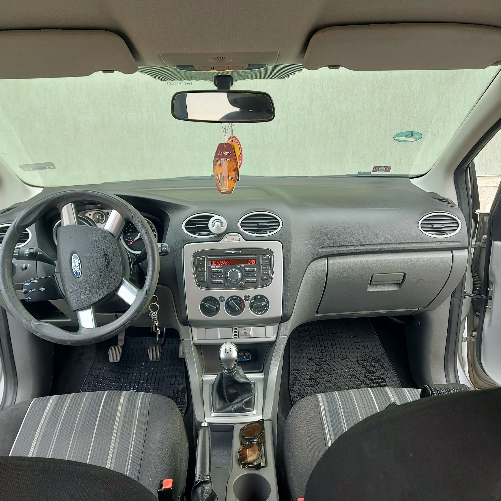 Vând Ford Focus .