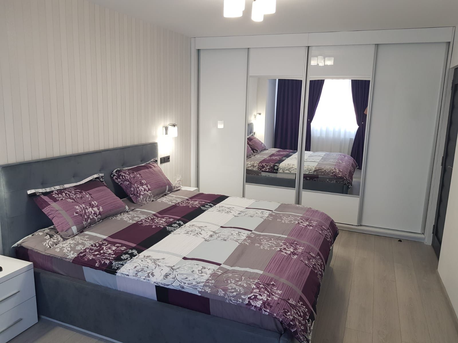 Vand apartament decomandat cu 4 camere